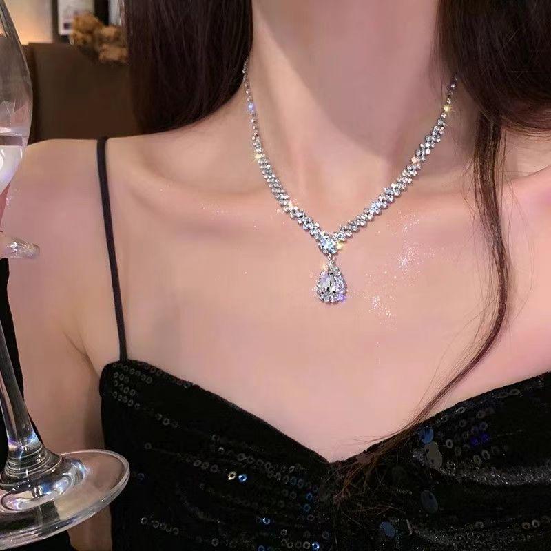 Spicy Girl Tassel Pearl Necklace: Elegant, Versatile Clavicle Jewelry for Women