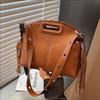 Borsa a Spalla Marrone Retrò con Frange e Borchie Borsa a Tracolla in Ecopelle per Donna Stile Y2K Casual da Lavoro Fashi Versatile Borsa a Sella
