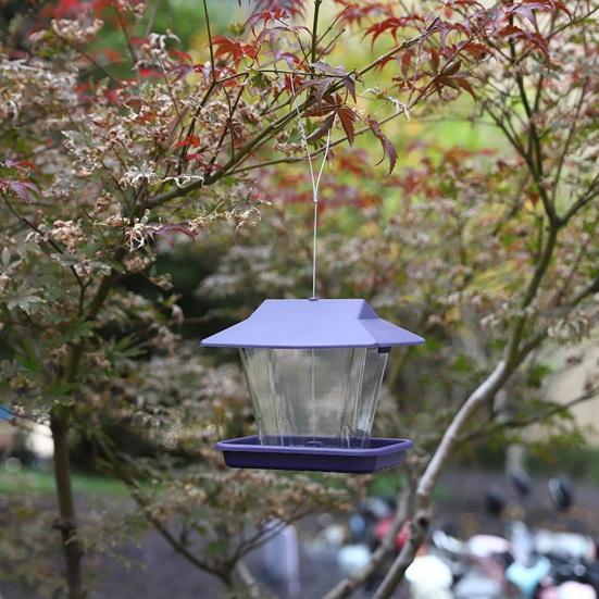 Vogelfutterspender mit Abflusslöchern, großes Fassungsvermögen, transparenter Kunststoff, zum Aufhängen von Wildvögeln im Freien, mit schrägem Dach für den Außenbereich, Gartenhof
