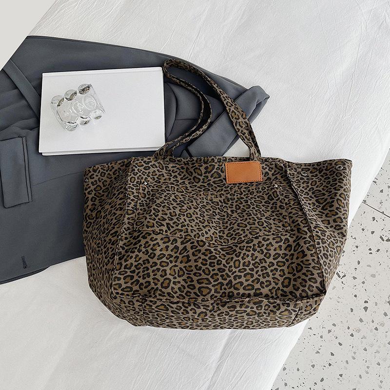 

2024 Trendy Large Leopard Print Canvas Tote: Versatile Shoulder Mommy Bag for Commuting