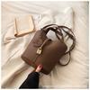 Retro Portable Bucket Bag Women's 2025 New Fashion Versatile Messenger Bag Popular Single Shoulder Commuter Bag