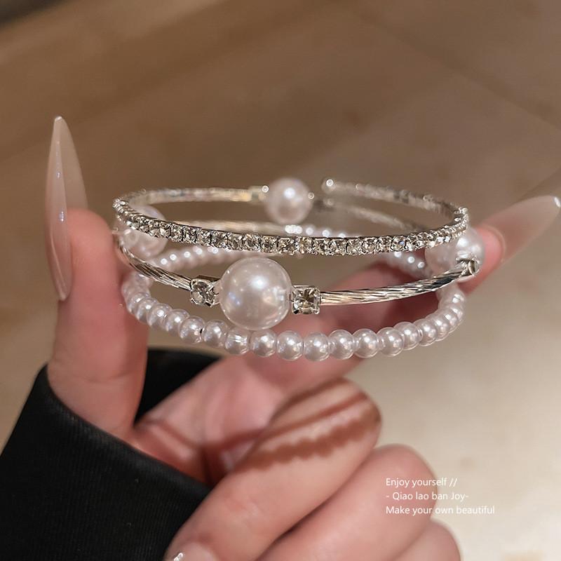French Pearl Bracelet With Rhinestone Embellishments For Elegant Fashion Accessories