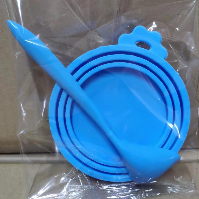 Pet-Safe Silicone Can Lid with Spoon - Perfect for Storing Dog Food