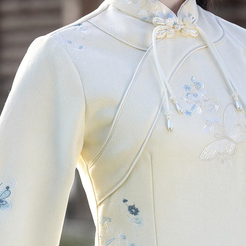 Womens Long Sleeve Chinese-Inspired Qipao Dress Winter Thick Velvet Embroidered Retro Style With Flying Sleeves