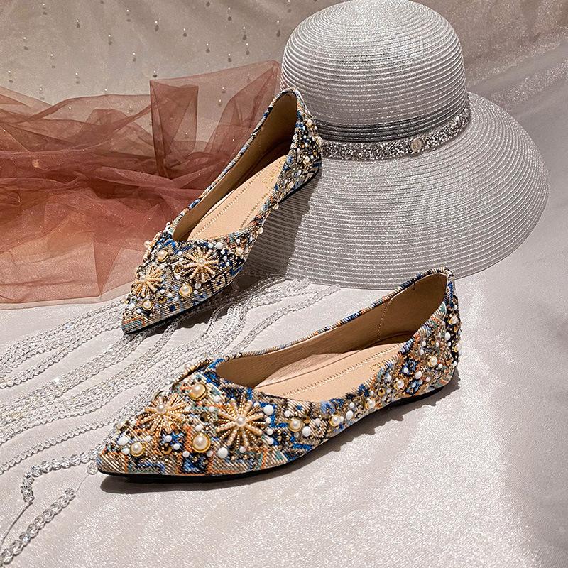 Pointed single shoes women's 2025 new ethnic style with skirt rhinestone flat-bottomed boat shoes willow nails soft sole large size 41-43