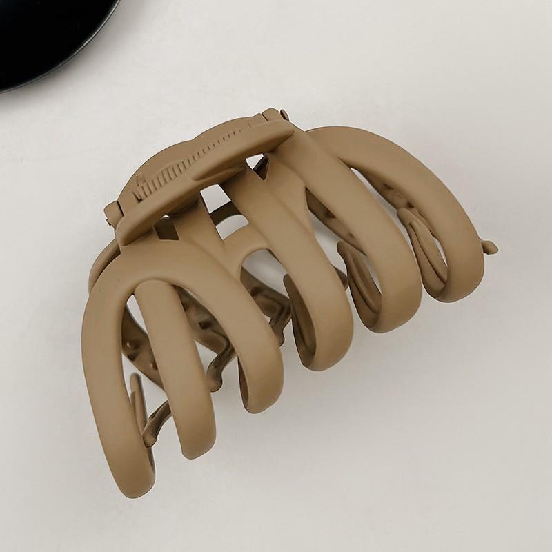 Large French Retro Claw Hair Clip for Elegant Women's Hairstyles.