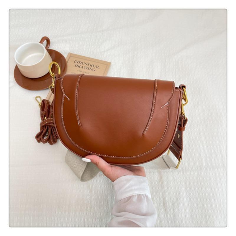 Saddle Bag A Niche Hand-held Fashionable Shoulder Bag with A Slanted Design