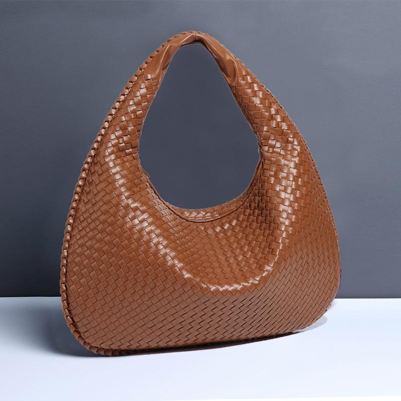 Spring and summer new crescent moon women's bag woven handbag large capacity simple versatile croissant zipper model