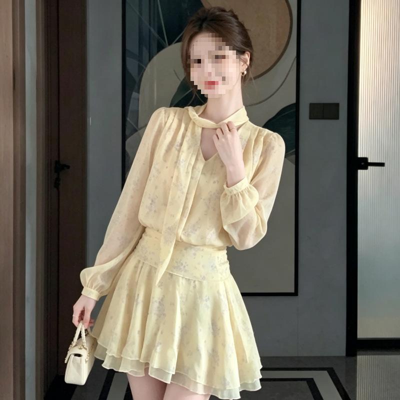 Tea Break Vacation Gentle Wind Floral V-neck Long Sleeves, Dress Women's Spring Summer Light Yellow Streamer Waist Short Skirt