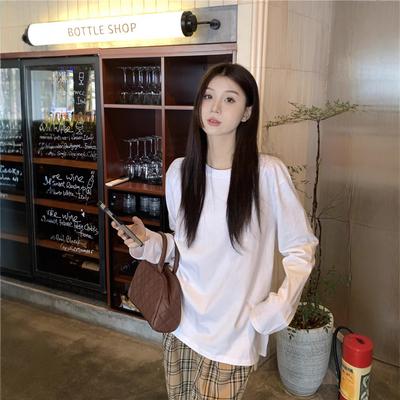 Einfacher und vielseitiger weißer Pullover mit langärmeligem T-Shirt darunter für Damen, lässig, locker, figurbetont und dünn, Unterziehshirt-Oberteil für den Herbst