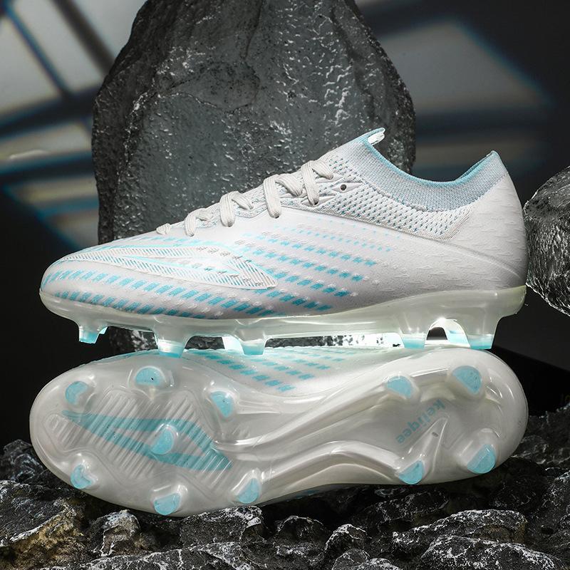 2025 Seamless Fly-woven Football Shoes Men's Low-top Youth Spikes Artificial Turf Training Sneakers