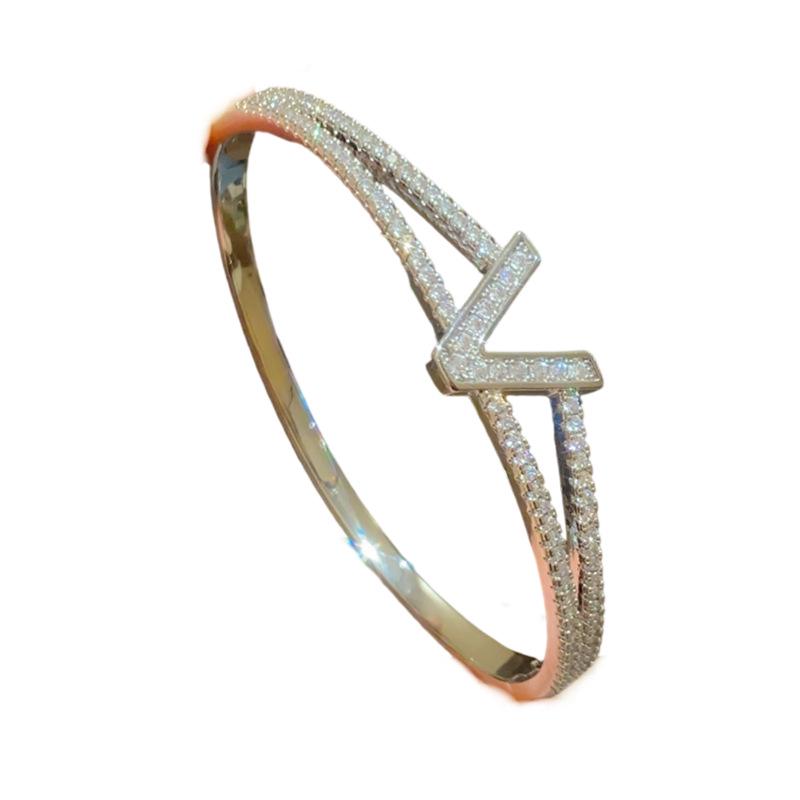 18K Gold Plated Zircon Oval Textured Bangle - Luxury High-End Bracelet for Fashion and Commuting