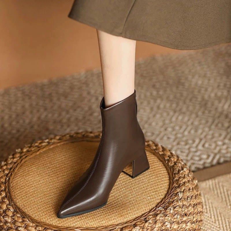 2025 Autumn/Winter French Retro Pointed Chunky Heel Chelsea Ankle Boots