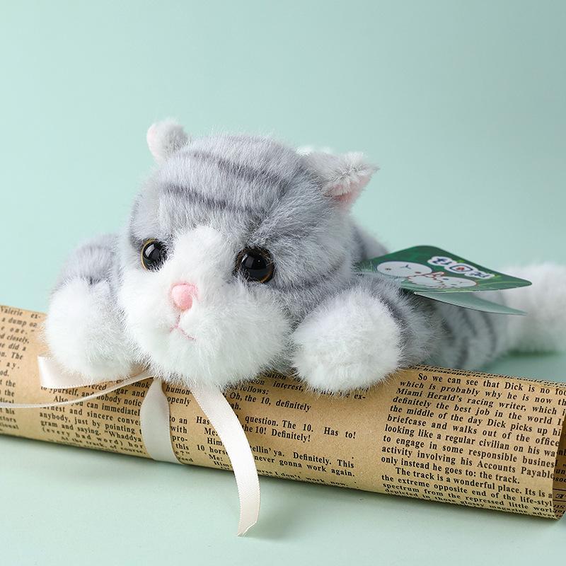 The new cute palm treasure, the little yellow duck doll doll, the car ornament accompanies the doll and gives children gifts.