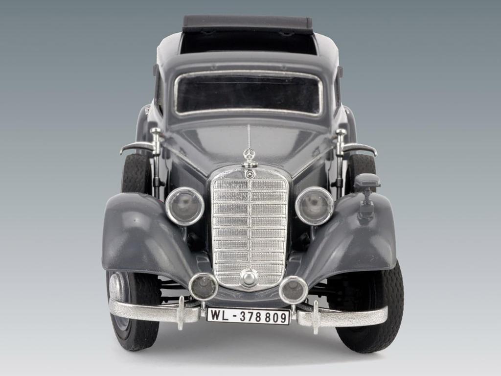 ICM German Typ320 W142 Staff Car Plastic Model 1/35