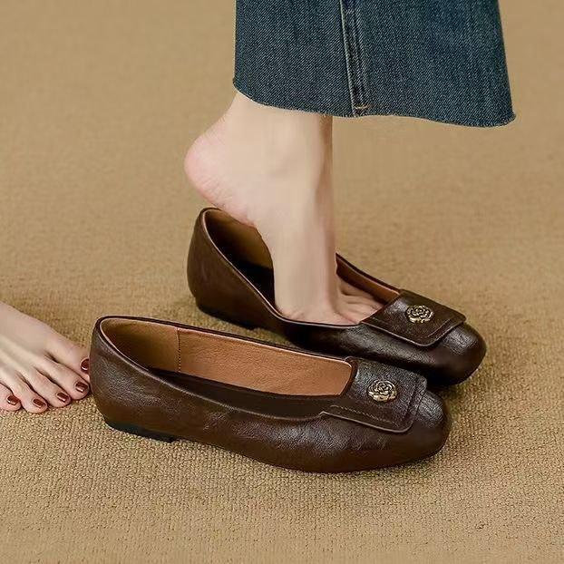 Soft leather French niche single shoes retro new flat bottom shallow mouth round head camellia autumn Mary Jane