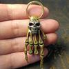 Mini Kreative Messing Schädel Hand Statue DIY Schlüsselbund Halskette Tasche Anhänger Vintage Reinem Kupfer Dekoration Ornament Lustiges Spielzeug Geschenk