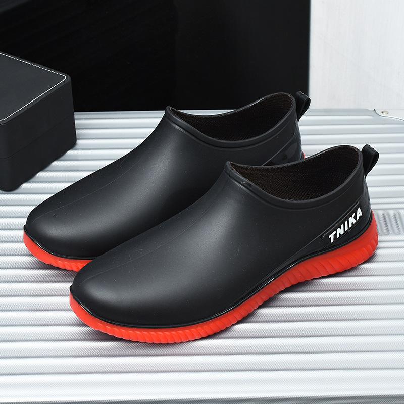 

Мужские модные непромокаемые износостойкие резиновые туфли с низким вырезом и противоскользящей подошвой 44 красный черный