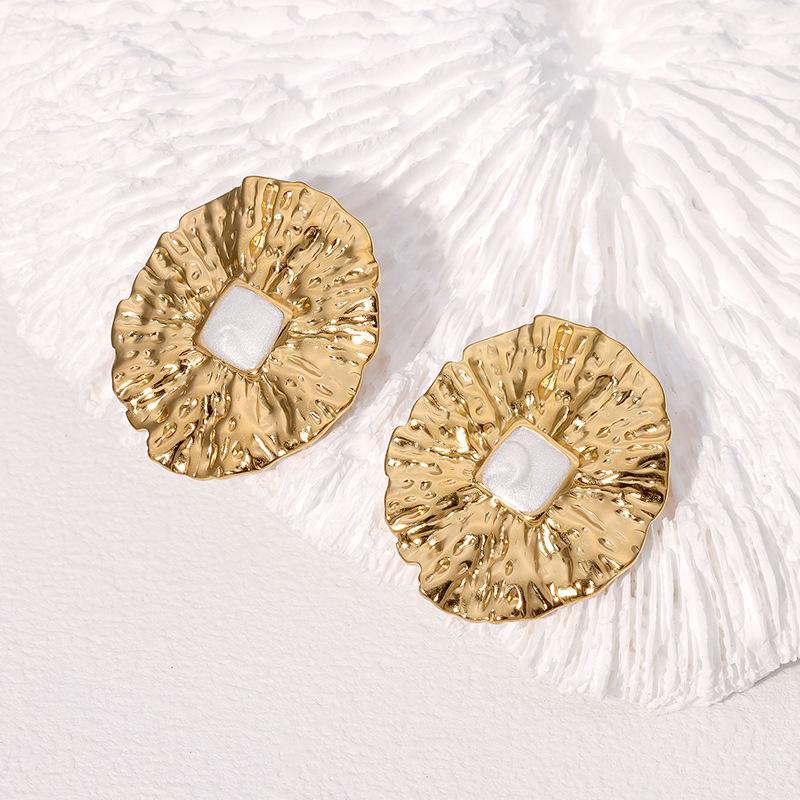 Waterproof Vintage Medieval French Light Luxury High-end Earrings Retro Temperament Design Stainless Steel Stud Earrings Women