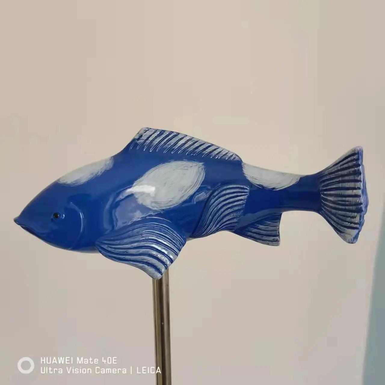 

1 шт. Керамические садовые поделки из смолы Koi, декоративные украшения для газона, красочные рыбки, декоративный дворик, украшение для патио E