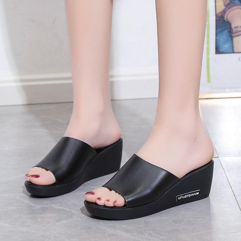 2025 summer Korean version of the new European and American slope heel fish mouth thick bottom muffin one word PU leather cool slippers high heel slip