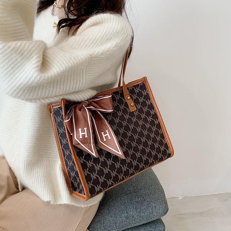 

2021 Новая большая сумка корейской версии Простая модная текстурированная сумка через плечо с принтом большой вместимости