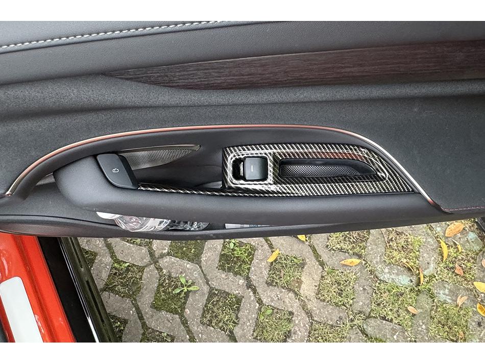 Moldura da Alavanca de Câmbio, Saídas de Ar do Banco Traseiro, Acabamento da Porta e Acessórios do Volante Xiaomi SU7