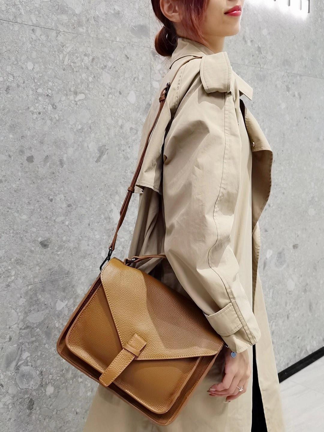 

Винтажная женская сумка-портфель из натуральной кожи большой вместимости Length 27cm, Width 11cm, Height 22cm