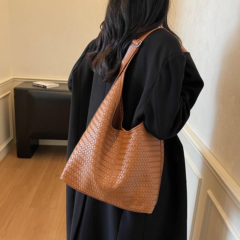 Retro Woven Bag Women's Large Capacity 2025 New Autumn and Winter Shoulder Messenger Child and Mother Bag Casual Commuter Tote Bag