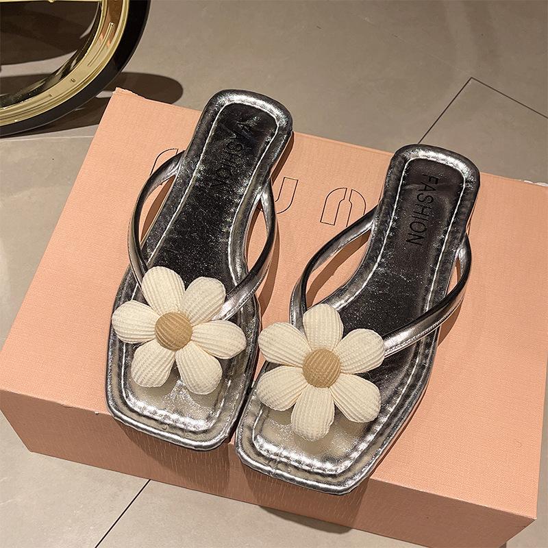 Sweet flower flip-flops women's summer wear new with skirt pinched feet beach cool slippers