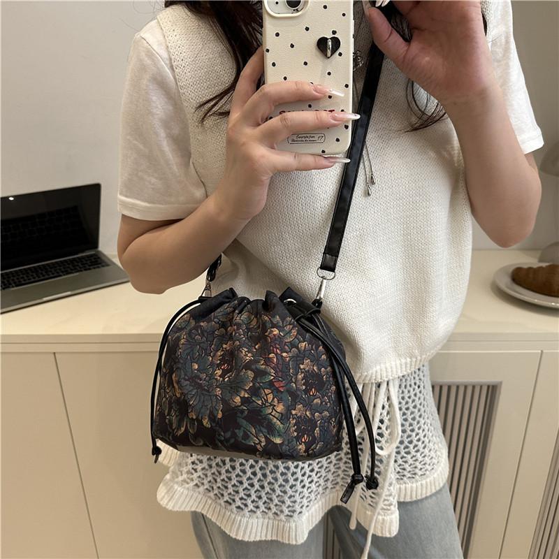 Lucky Bag Xiangyun Dragon Scale Pattern 2025 New National Style New Chinese Style Middle-aged and Elderly Mother Crossbody Senior Sense Ingot Bag