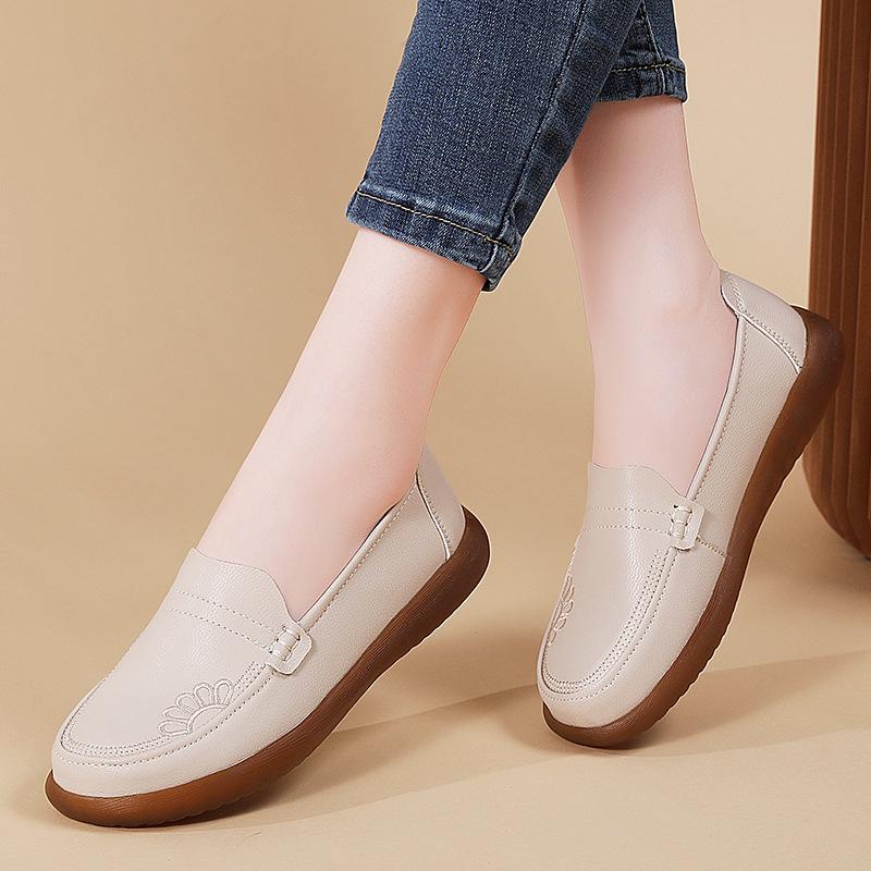 

2025 Autumn Women s Non-Slip Slip-On Fashion Shoes for Moms, Sizes 35-41 39