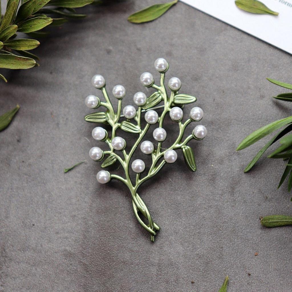 Nature Theme Corsage Pin Plant Shape Brooch Unique Pin Clothing Brooch Alloy Texture for Friendship and Celebration
