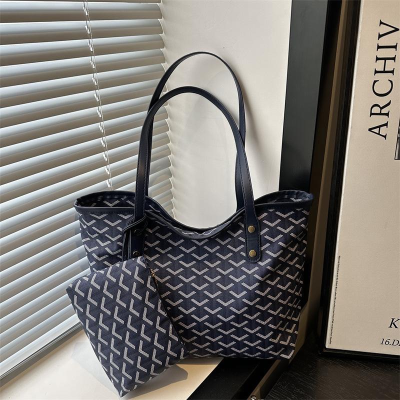 Large capacity tote bag shoulder bag spring fashion retro women's bag niche casual handbag