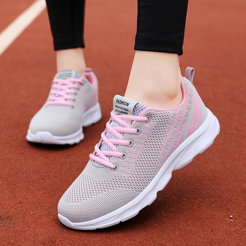 Cloth shoes women's sports shoes new medium and old walking shoes breathable soft sole
