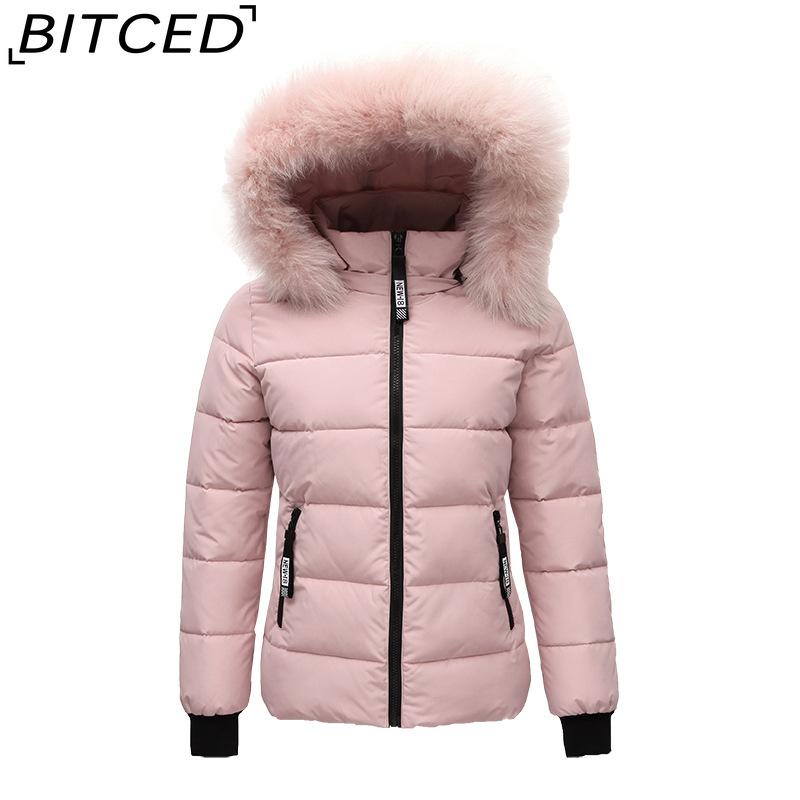 Płaszcz zimowy damski BITCED o krótkiej długości: Wąska pikowana kurtka bawełniana z dużym futrzanym kołnierzem