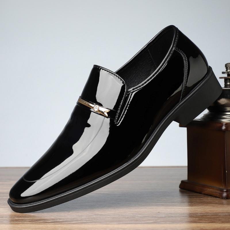 Fashion Luxury Designer Fahion New Pointed Glossy Black Brown Slip On Shoes For Men Casual Loafers Formal Dress Footwear Zapatos Hombre