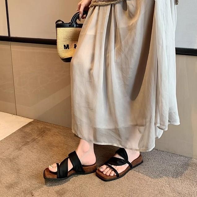 Yuanlitong summer new slope heel cool slippers women wear high-end temperament fairy style flat bottom sandals female versatile