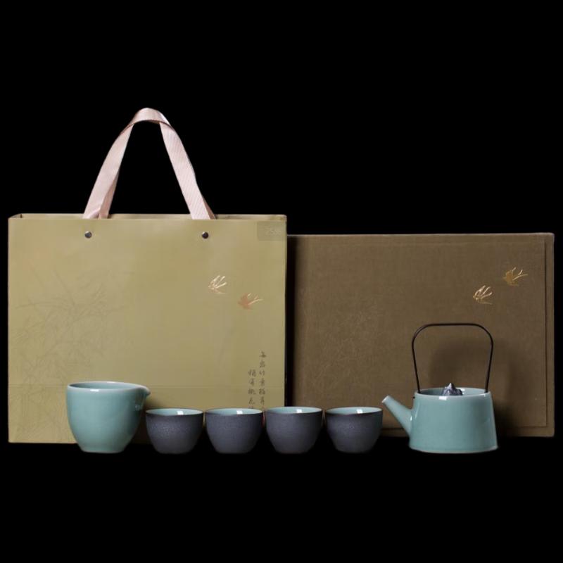 

Yi Hu De Distant Mountains Ceramic Tea Set