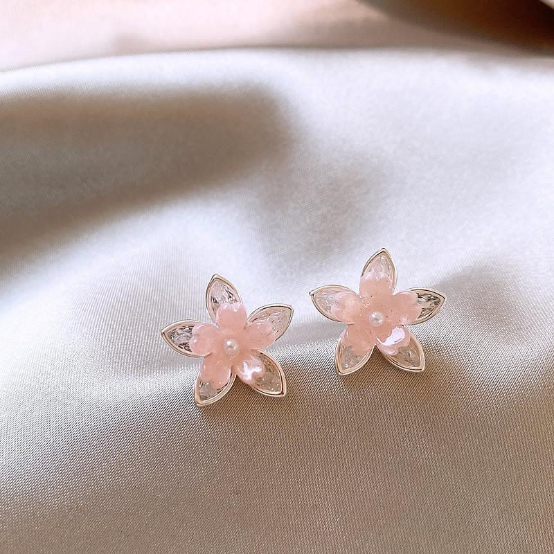 

Серьги-гвоздики с цветком жемчужно-розового цвета простые, милые и маленькие, свежие, модные серьги с девичьим темпераментом