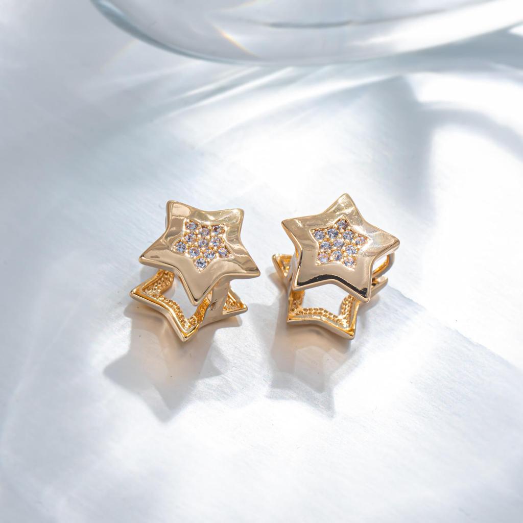Korean Ear Cuff 2024: Five-Pointed Star Earrings with High-Grade Zircon, New Niche Design for Women