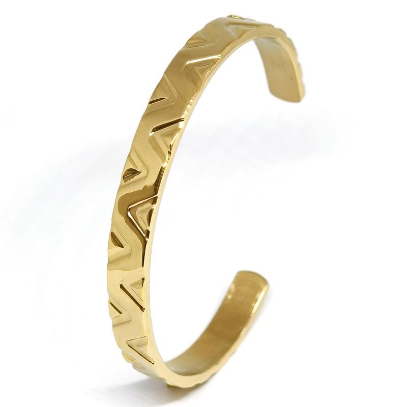 European-American Fashion C-Shaped Stainless Steel Men's Bracelet, V-Shaped Openable Polished Design, Vacuum Electroplated Titanium Steel.