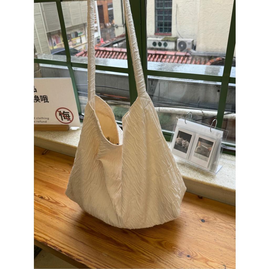 Folded Cloud Large-capacity Bag Women's 2025 New Simple Personality Niche Class Commuter Bag Fashionable Tote Bag