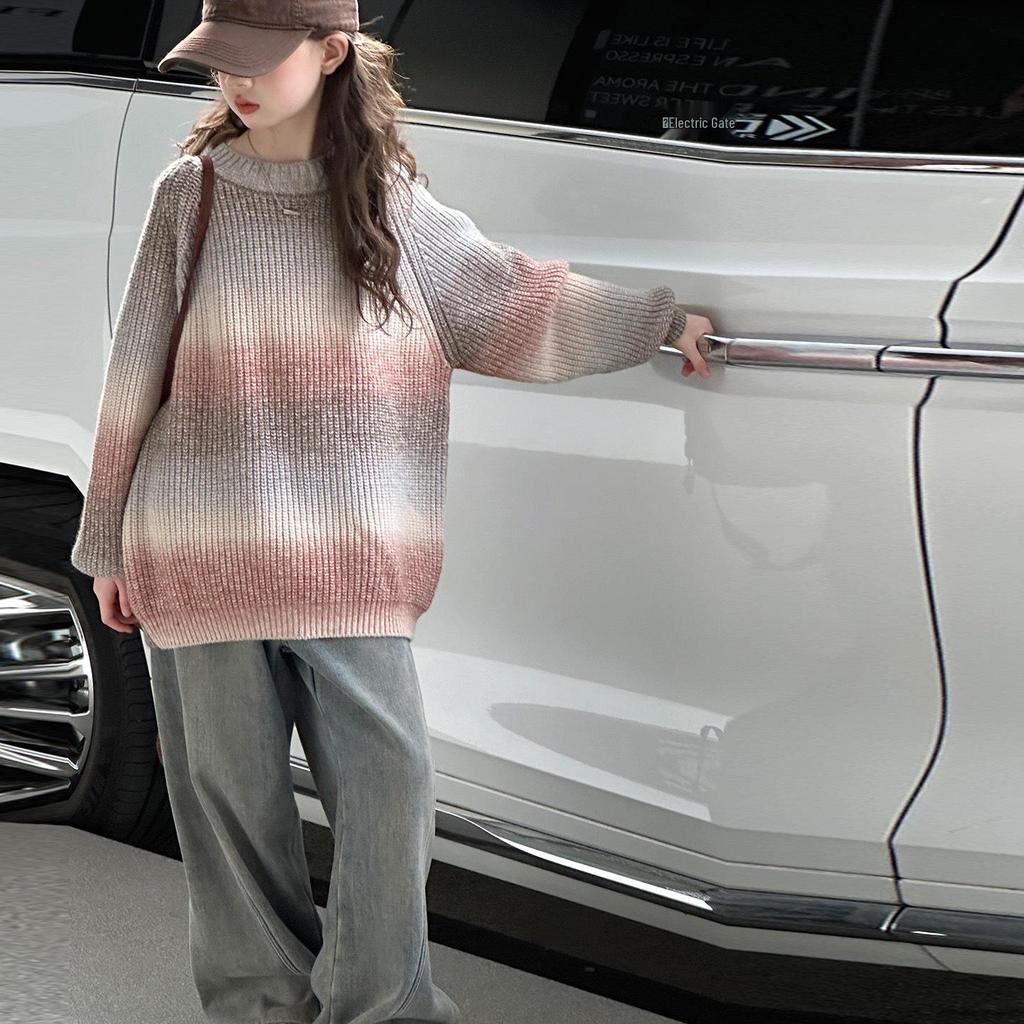 Korean Style Gradient Sweater for Girls - Fashionable Autumn/Winter Wear for Middle School Students.