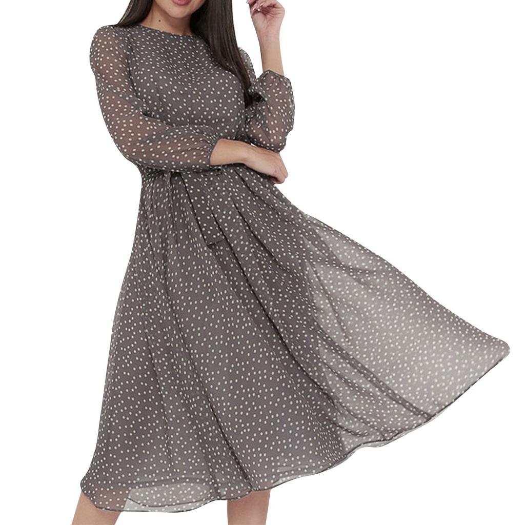 Damesjurk van koffiezwarte chiffon met lange mouwen en bedrukte kanten polkajurk