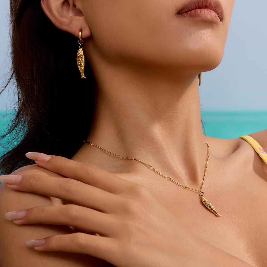 Collana Ciondolo Pesce d'Oro 2025 - Acciaio Inossidabile, Catena Clavicolare di Lusso Leggero