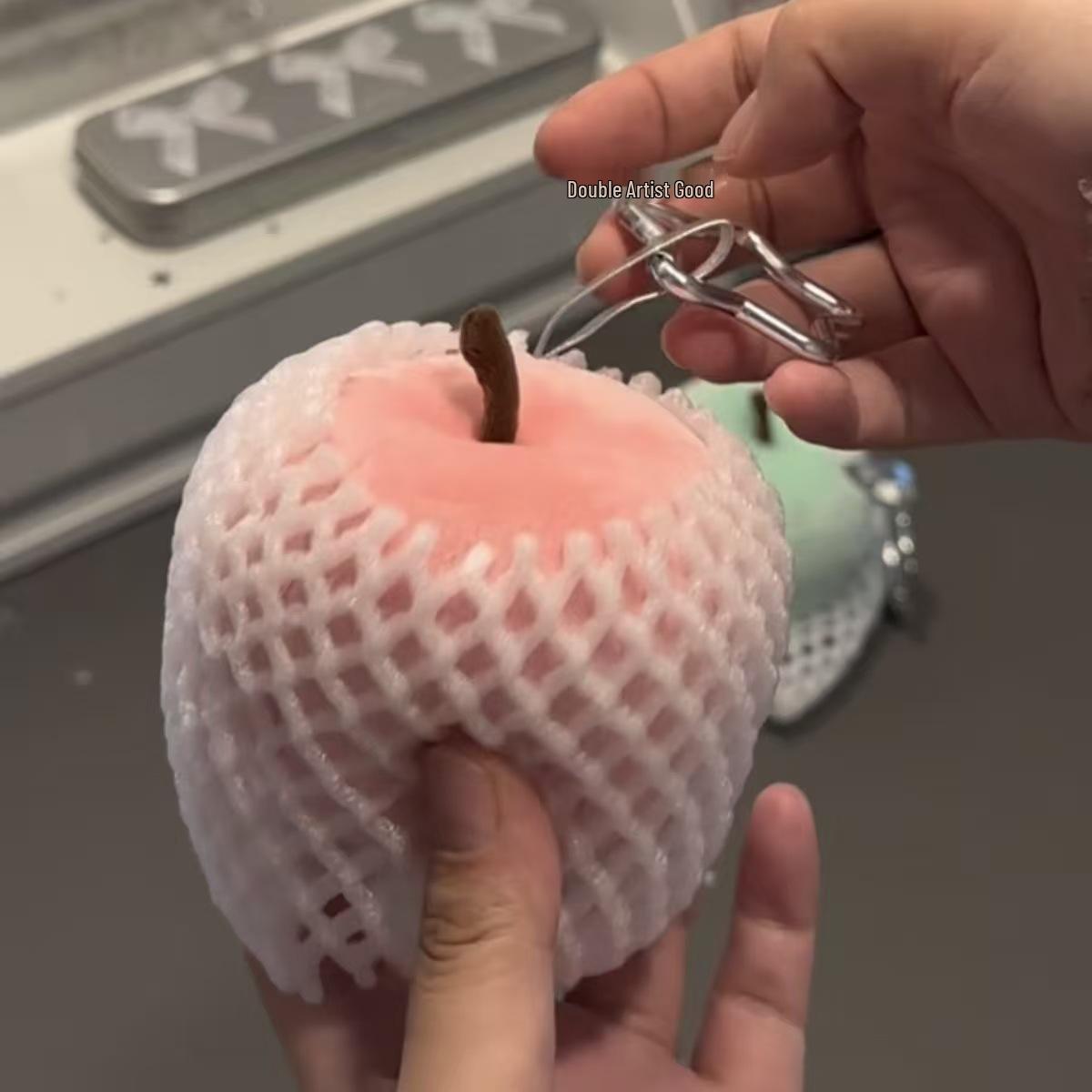 

Apple Pendant Plush Toy Keychain - Cross-Border Simulation, Cute Fruit Bag Accessory for Girls, Doll Gift 12cm (0.2kg)