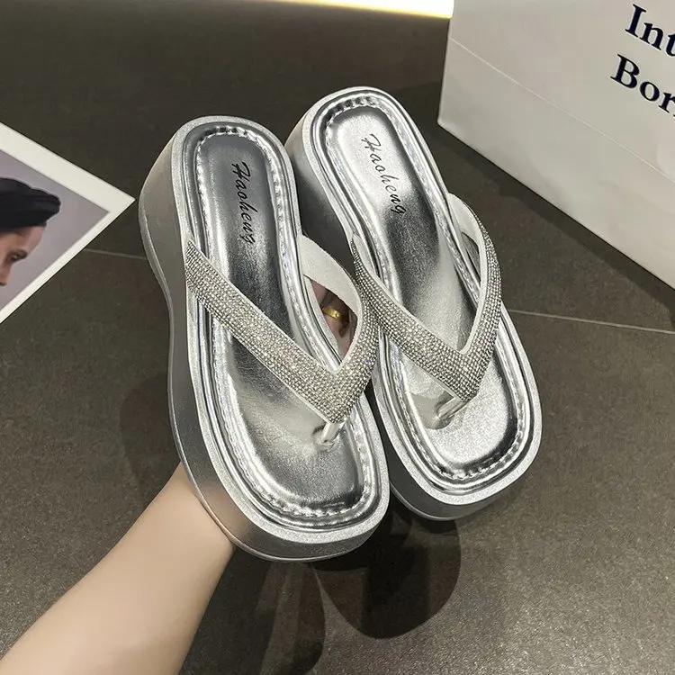 Fashion Thick Soles Increase Sandals Female Summer Wear Muffin Bottom Flip-flops 2025 New Clip-on Non-slip Beach Shoes
