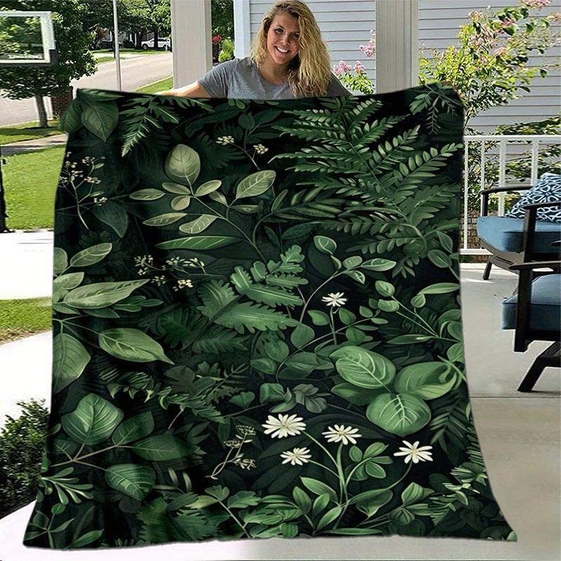 1pc Chrysanthemum and Green Leaves Printing Lightweight Flannel Blanket, Comfortable and Warm Blanket, for Camping Sofa Bed and Couch Office, Gift