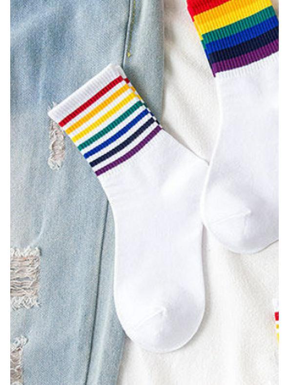 

Літні трендові штани з акулами-веселками з татовими кросівками та жіночими спортивними шкарпетками середньої довжини fine білий